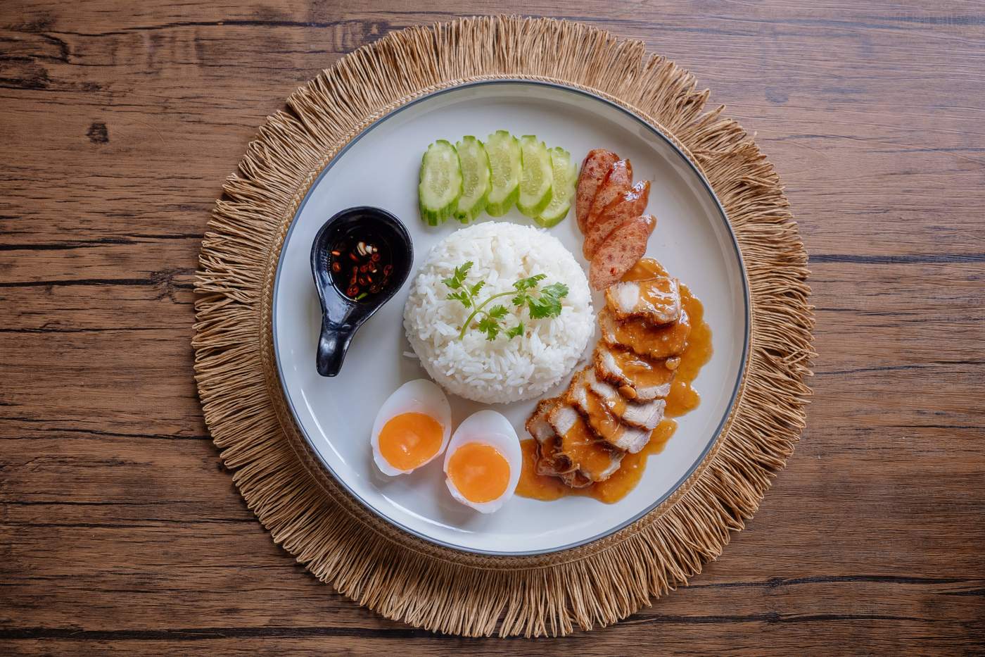 Khao Moo Grob einfach zu Hause zubereiten