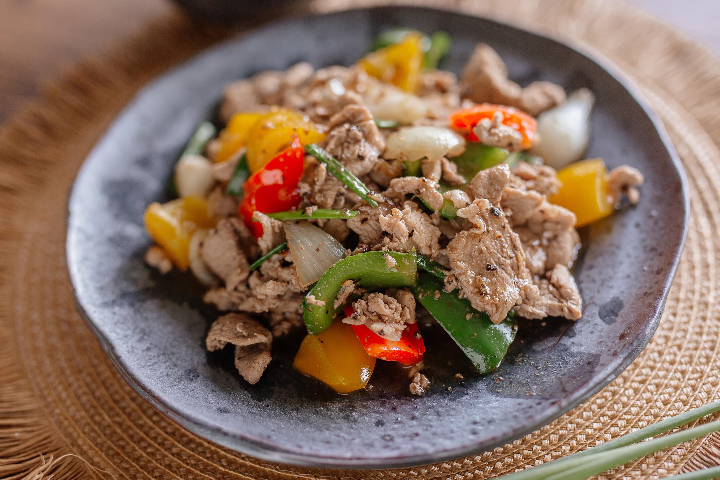 Moo Pad Prik Thai Dam selber zubereiten