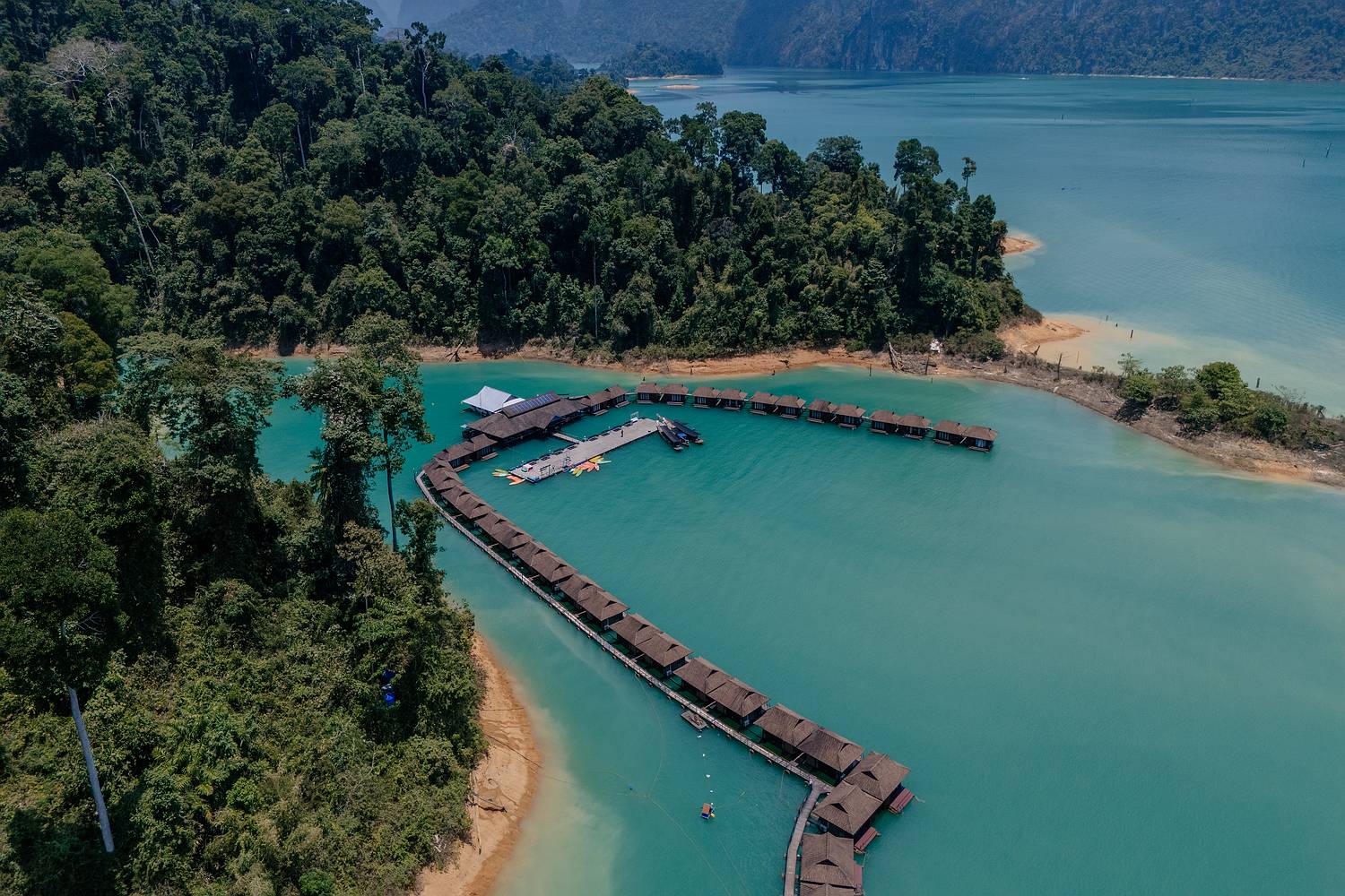 The Laguna Chiewlarn – unsere Unterkunft auf dem See aus der Luft fotografiert